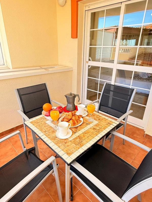 Large Apartment with Sea Views & Terrace - image 14