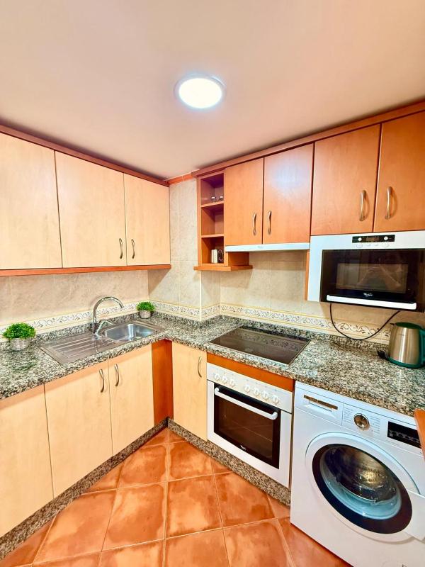 Large Apartment with Sea Views & Terrace - image 11