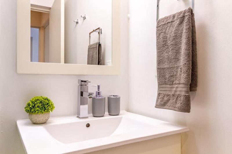 Hidden gem with AC balcony in trendy Roma Norte - image 2