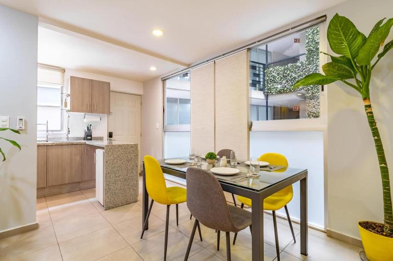 Hidden gem with AC balcony in trendy Roma Norte - image 4