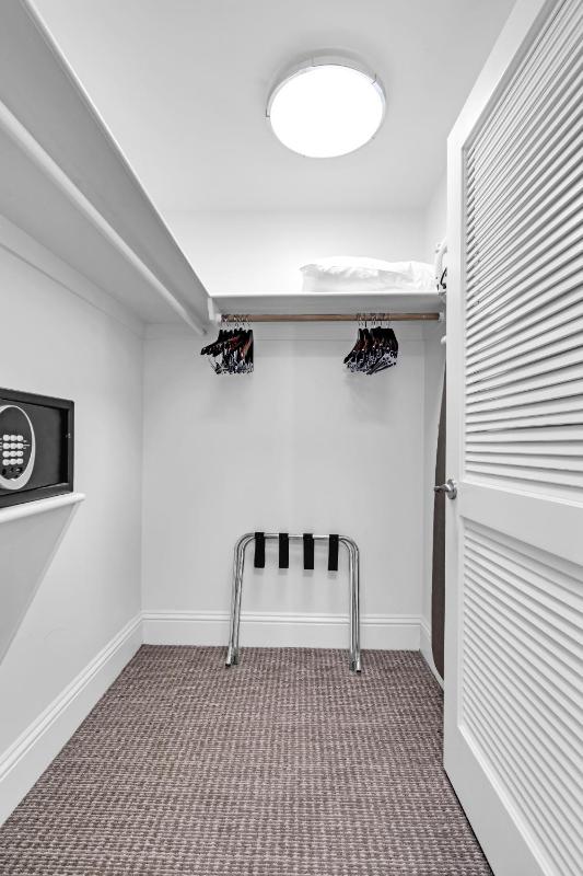 Apartment Brickhouse Living - image 13