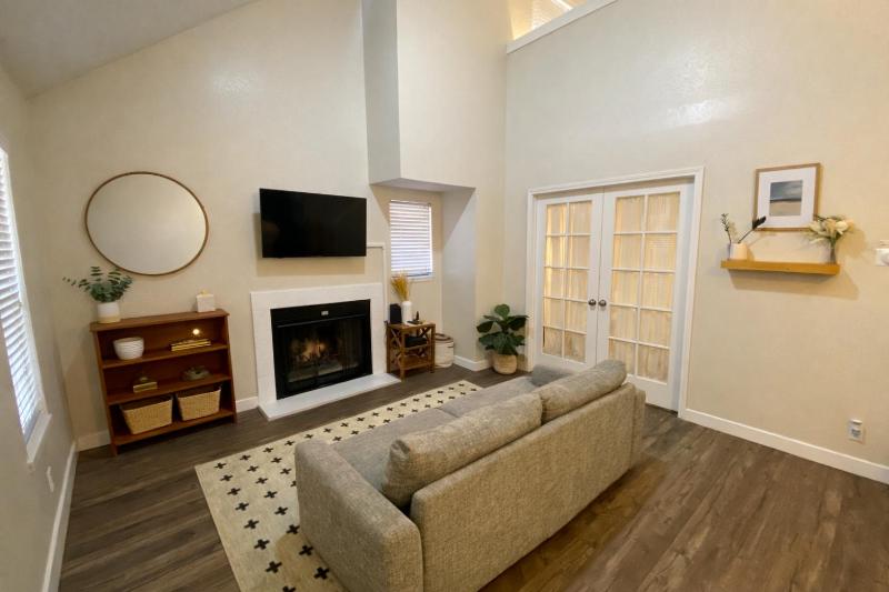 Lovely 2-bdrm Loft • Perfect Location • Downtown - image 13
