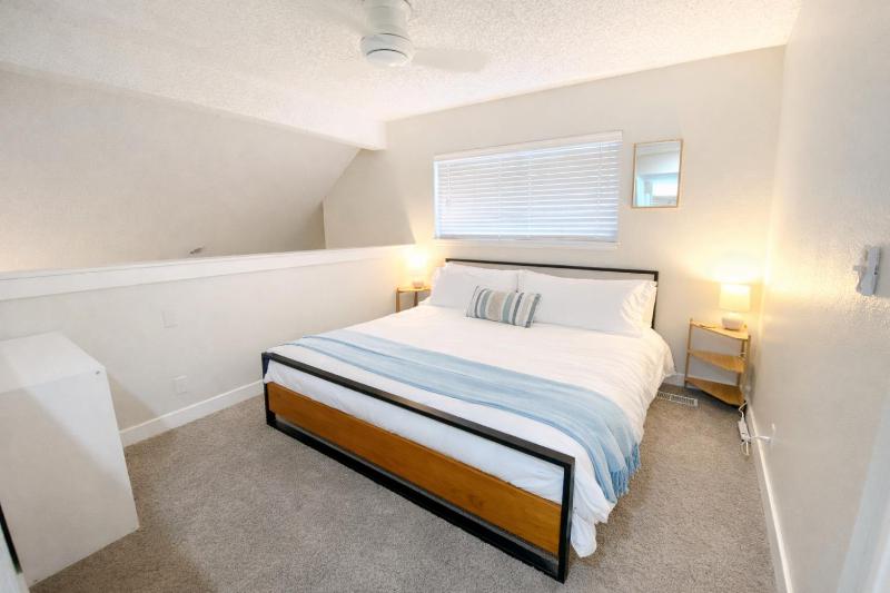 Lovely 2-bdrm Loft • Perfect Location • Downtown - image 12