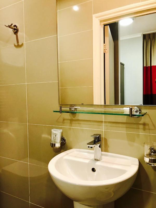 Twin Room image 2