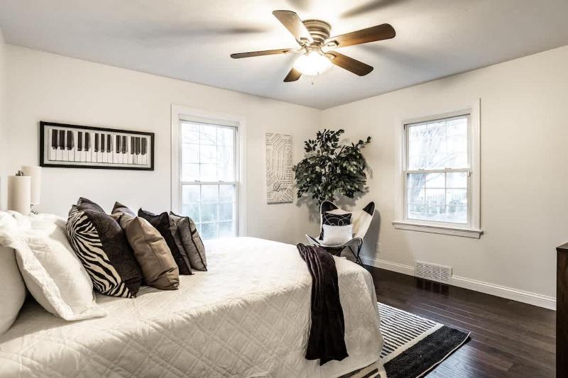 Broad Ripple Falcon Crestview Bungalow-Family Friendly - image 19