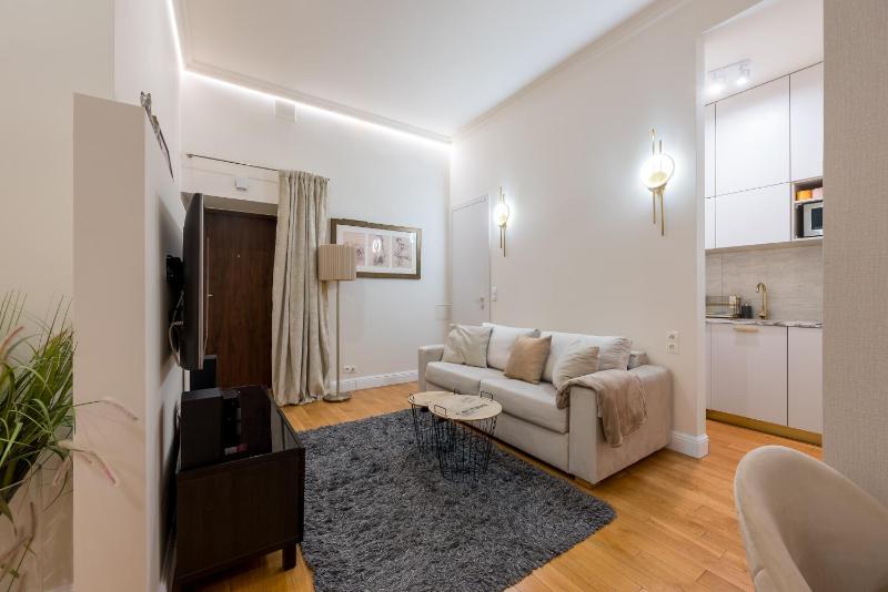 Luxury Apartment 76 by BookingHost - image 7