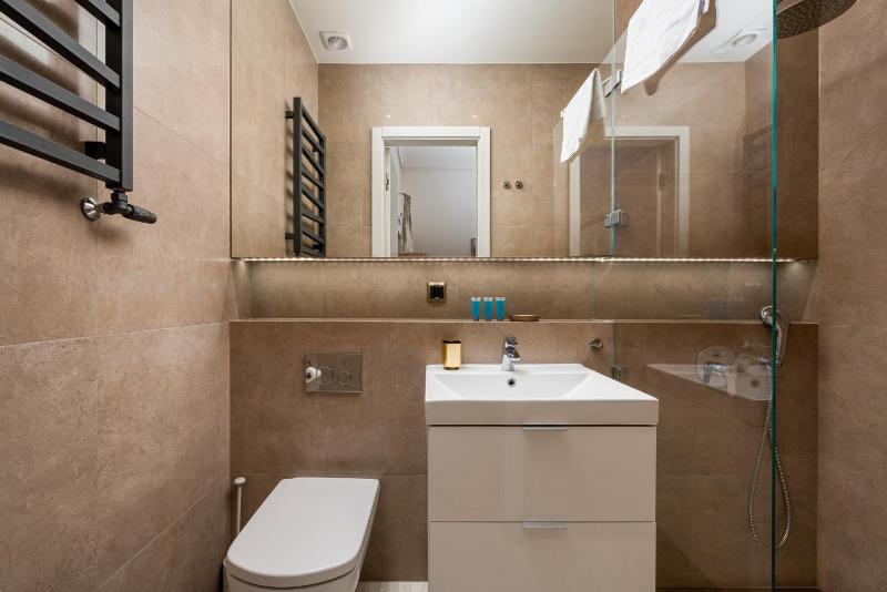 Luxury Apartment 76 by BookingHost - image 13