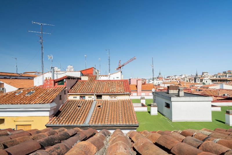 San Vicente Ferrer Top Floor 2BR ALQUILER TEMPORAL - image 2