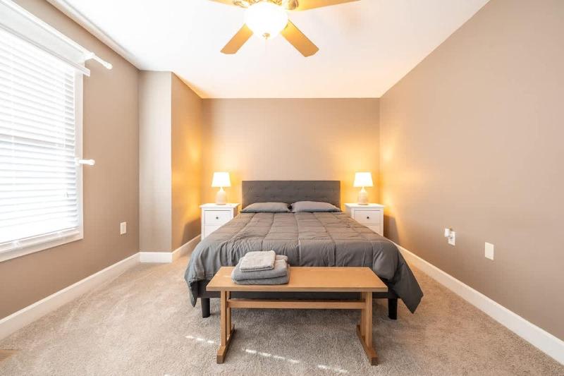 Perfect Downtown Location - 3BR - Private Garage - Family Friendly - image 7