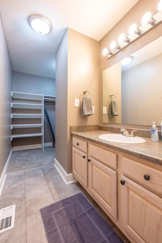 Perfect Downtown Location - 3BR - Private Garage - Family Friendly - image 32