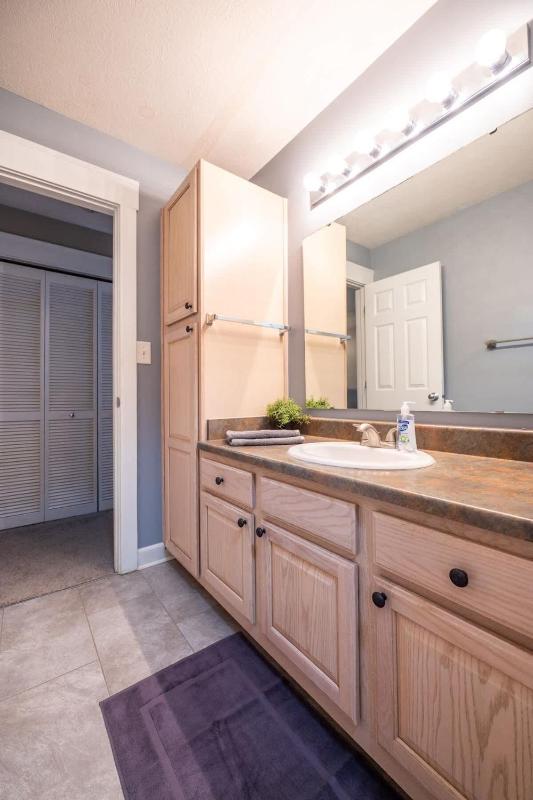 Perfect Downtown Location - 3BR - Private Garage - Family Friendly - image 33