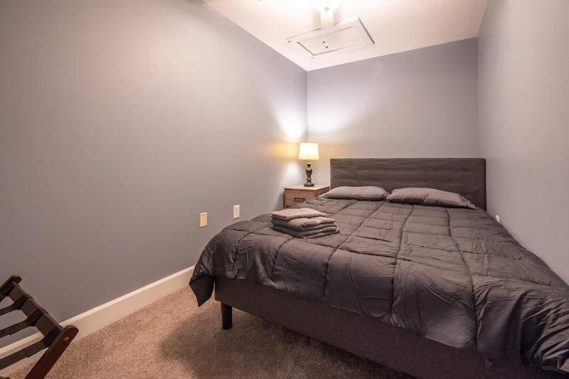 Perfect Downtown Location - 3BR - Private Garage - Family Friendly - image 16