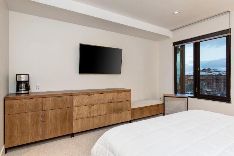 Abode at the Lift - image 3