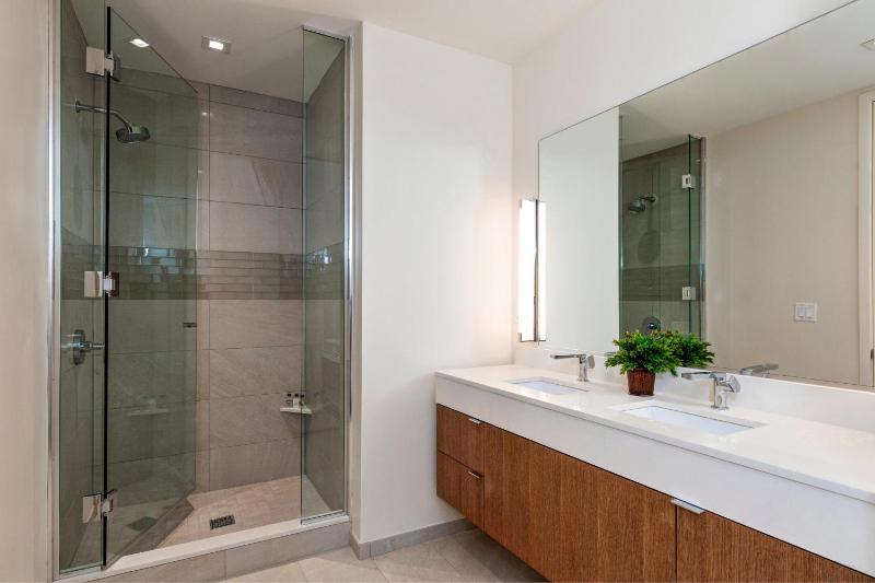 Abode at the Lift - image 27