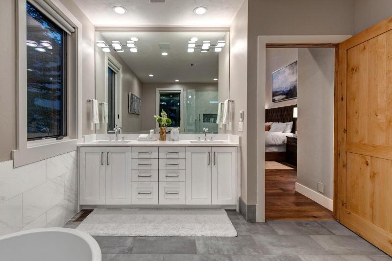 Abode at Oak Haven - image 22