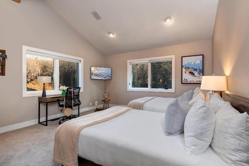 Abode at Oak Haven - image 12