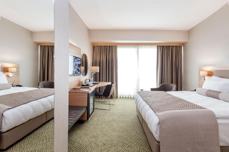 Deluxe Room image 3