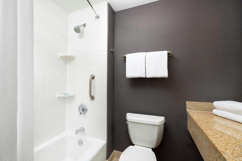 Courtyard by Marriott New York Manhattan/Upper East Side - image 3