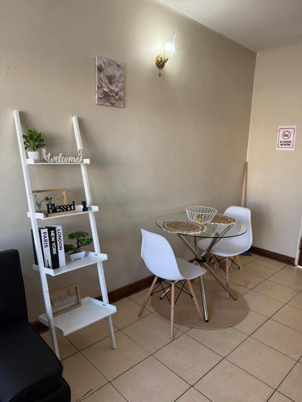 Dee's Place - image 7