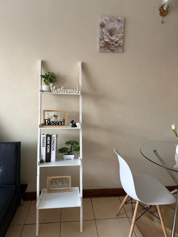 Dee's Place - image 9