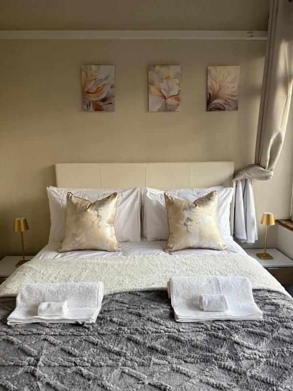 Dee's Place - image 13