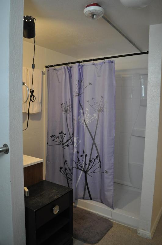 Queen Room with Two Queen Beds image 2