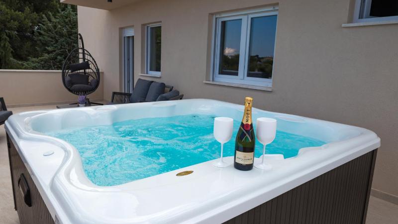 Beautiful Villa Paula with jacuzzi in Pula - image 18