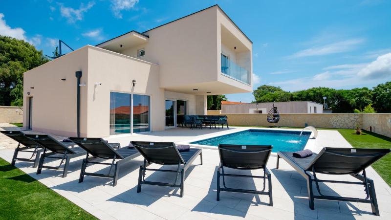 Beautiful Villa Paula with jacuzzi in Pula - image 22