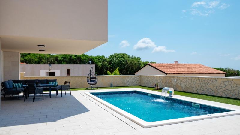 Beautiful Villa Paula with jacuzzi in Pula - image 28