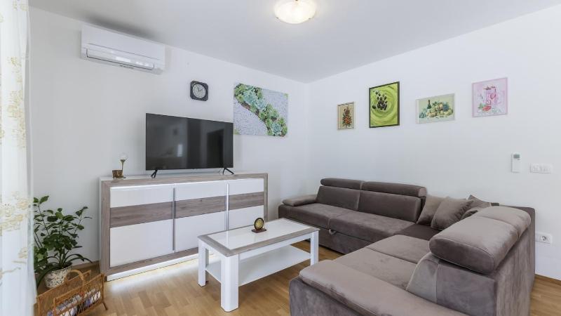 Beautiful Villa Ana with pool in Labin - image 14