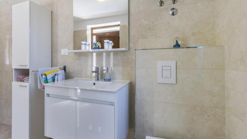 Beautiful Villa Ana with pool in Labin - image 32