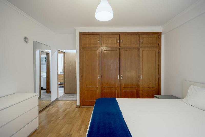 Carcavelos Bright & Modern Apartment by Homing - image 8