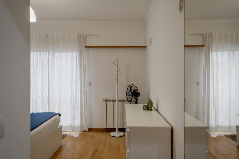 Carcavelos Bright & Modern Apartment by Homing - image 9