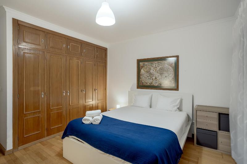 Carcavelos Bright & Modern Apartment by Homing - image 30