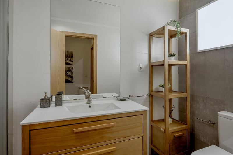 Carcavelos Bright & Modern Apartment by Homing - image 22