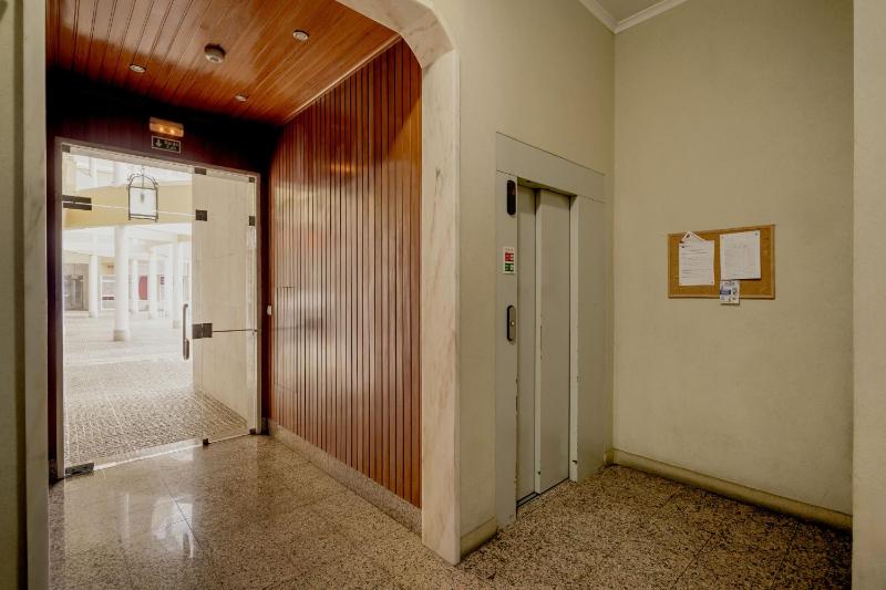 Carcavelos Bright & Modern Apartment by Homing - image 6