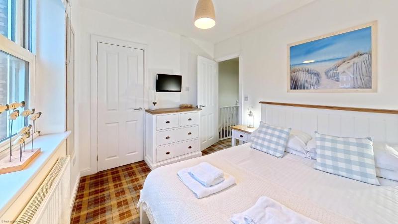 Old England Cottage - Part of the The Bay Filey Holiday Village with pool gym and direct beach access pub restaurant tennis and meadows walks - image 32