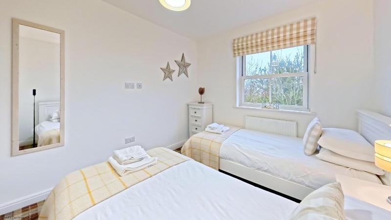 Old England Cottage - Part of the The Bay Filey Holiday Village with pool gym and direct beach access pub restaurant tennis and meadows walks - image 28