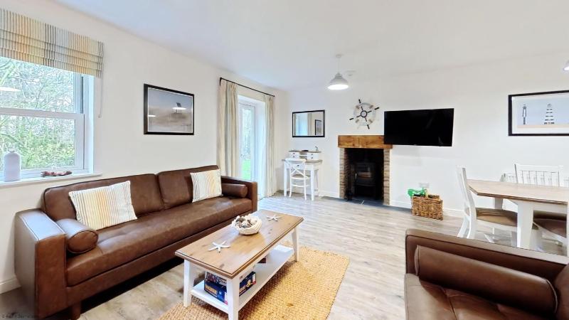 Old and New England Cottages - two 3 bedroom cottages nearby - Part of the The Bay Filey Holiday Village with pool gym and direct beach access pub restaurant tennis and meadows walks - image 37
