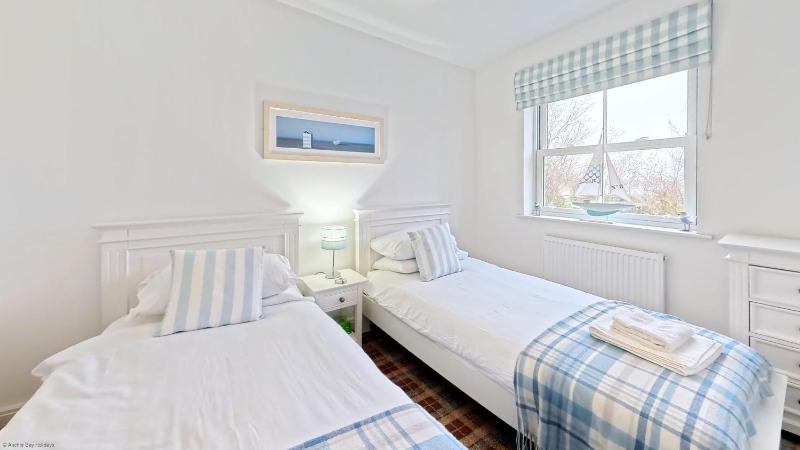 Old and New England Cottages - two 3 bedroom cottages nearby - Part of the The Bay Filey Holiday Village with pool gym and direct beach access pub restaurant tennis and meadows walks - image 41