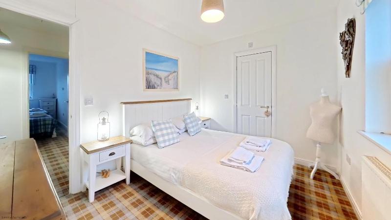 Old and New England Cottages - two 3 bedroom cottages nearby - Part of the The Bay Filey Holiday Village with pool gym and direct beach access pub restaurant tennis and meadows walks - image 36