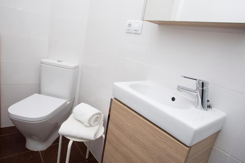 One-Bedroom Apartment image 4