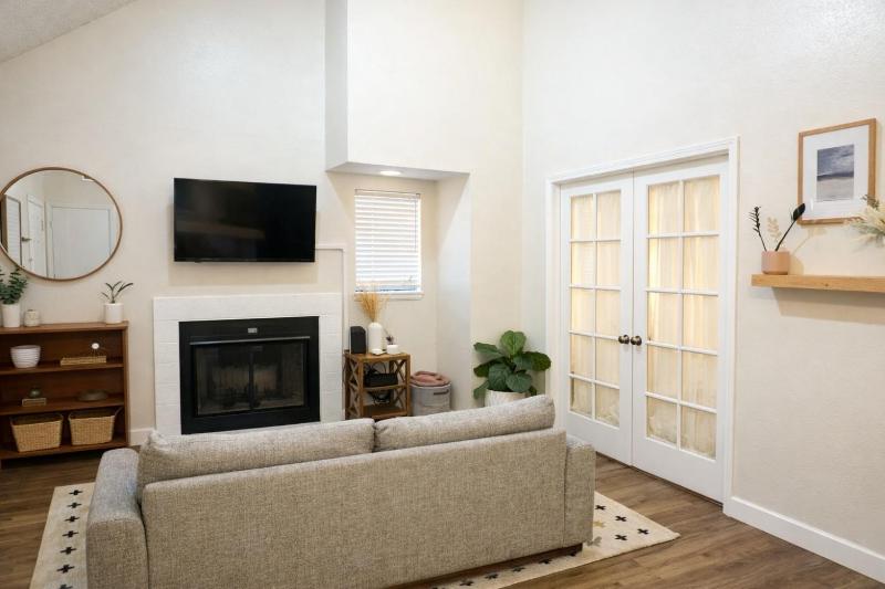 Lovely 2-bdrm Loft • Perfect Location • Downtown - image 1