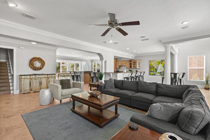 Large Pool - Hot Tub - Elevator - Gated Community - image 32