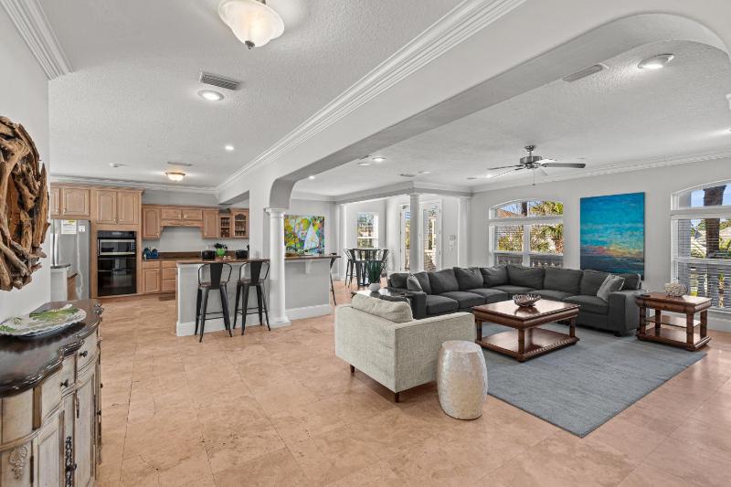 Large Pool - Hot Tub - Elevator - Gated Community - image 19