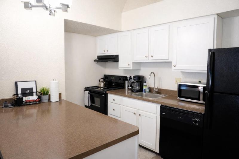 Two Bedroom Loft*Great Location*Award Winning Beds - image 8