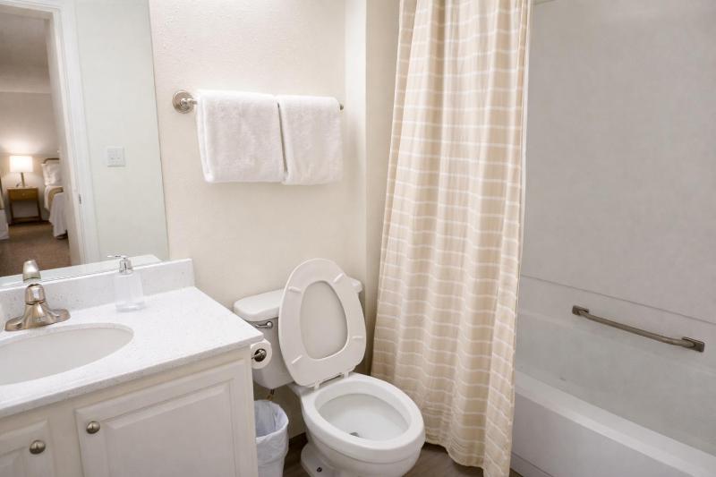 Two Bedroom Loft King Beds Down Town Convenience - image 18