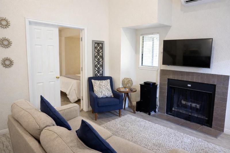 Two Bedroom Loft*Great Location*Award Winning Beds - image 14