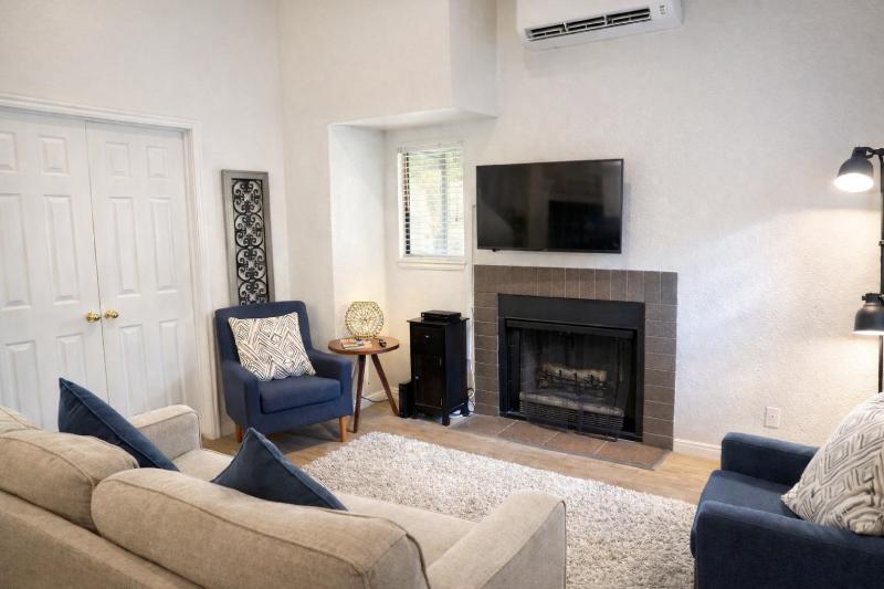 Two Bedroom Loft*Great Location*Award Winning Beds - image 18