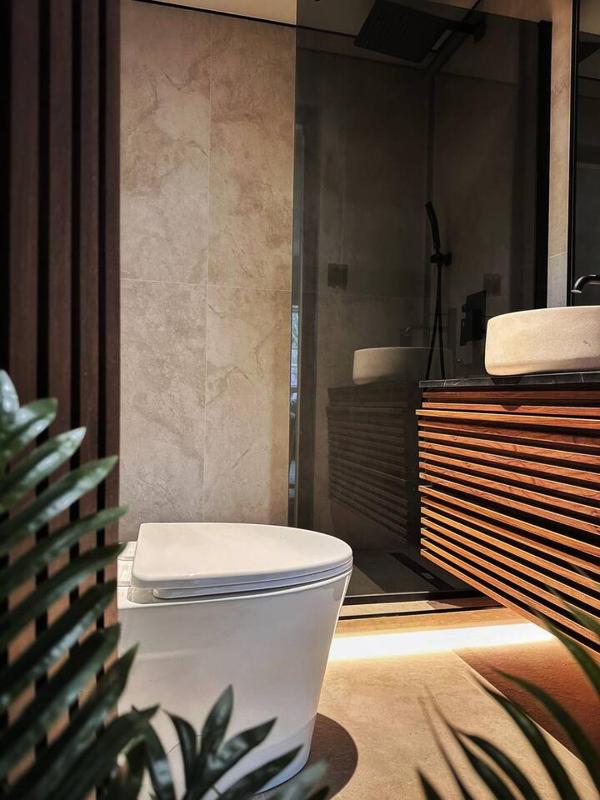 KING BED •Private Patio&Parking•Sophisticated Stay - image 7